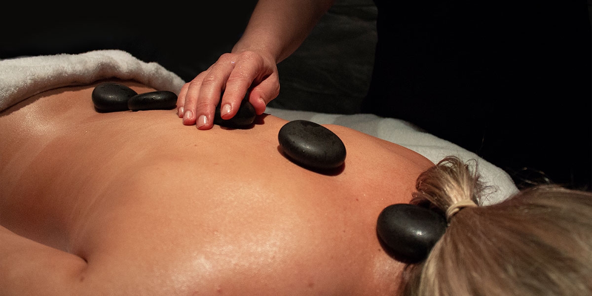 nicola-quinn-hot-stone-massage